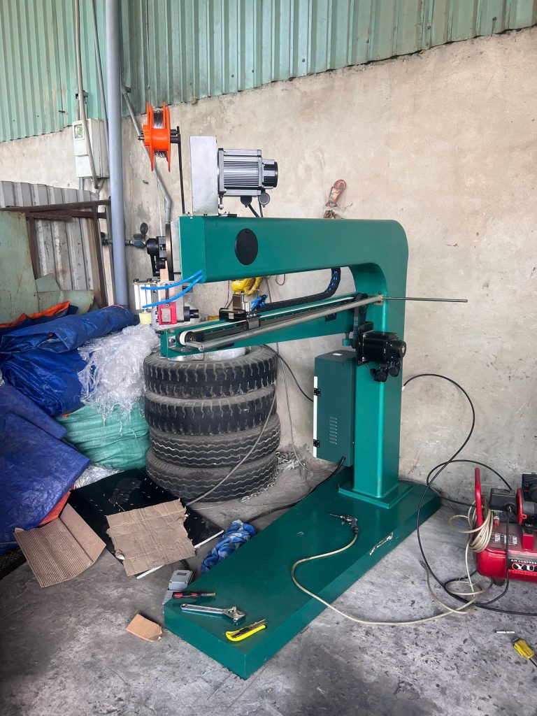 DELIVERY OF MANUAL STITCHING MACHINE WITH 2 SERVO MOTORS